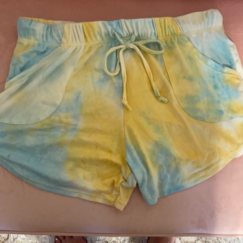 Plus Size Rouge Rainbow Comfy Shorts with Pockets in Size 2X